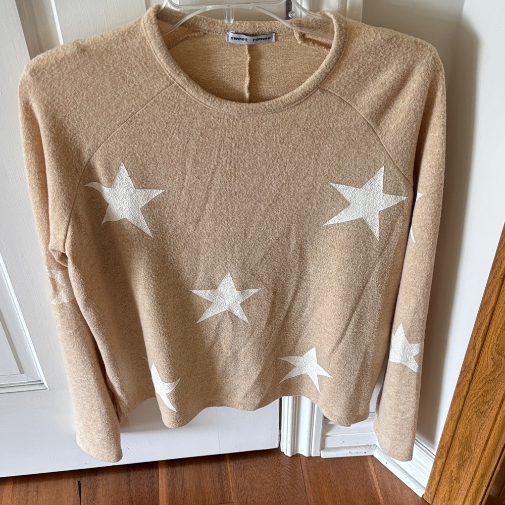 Sweet Romeo Beige Crewneck Sweater with White Star Motif